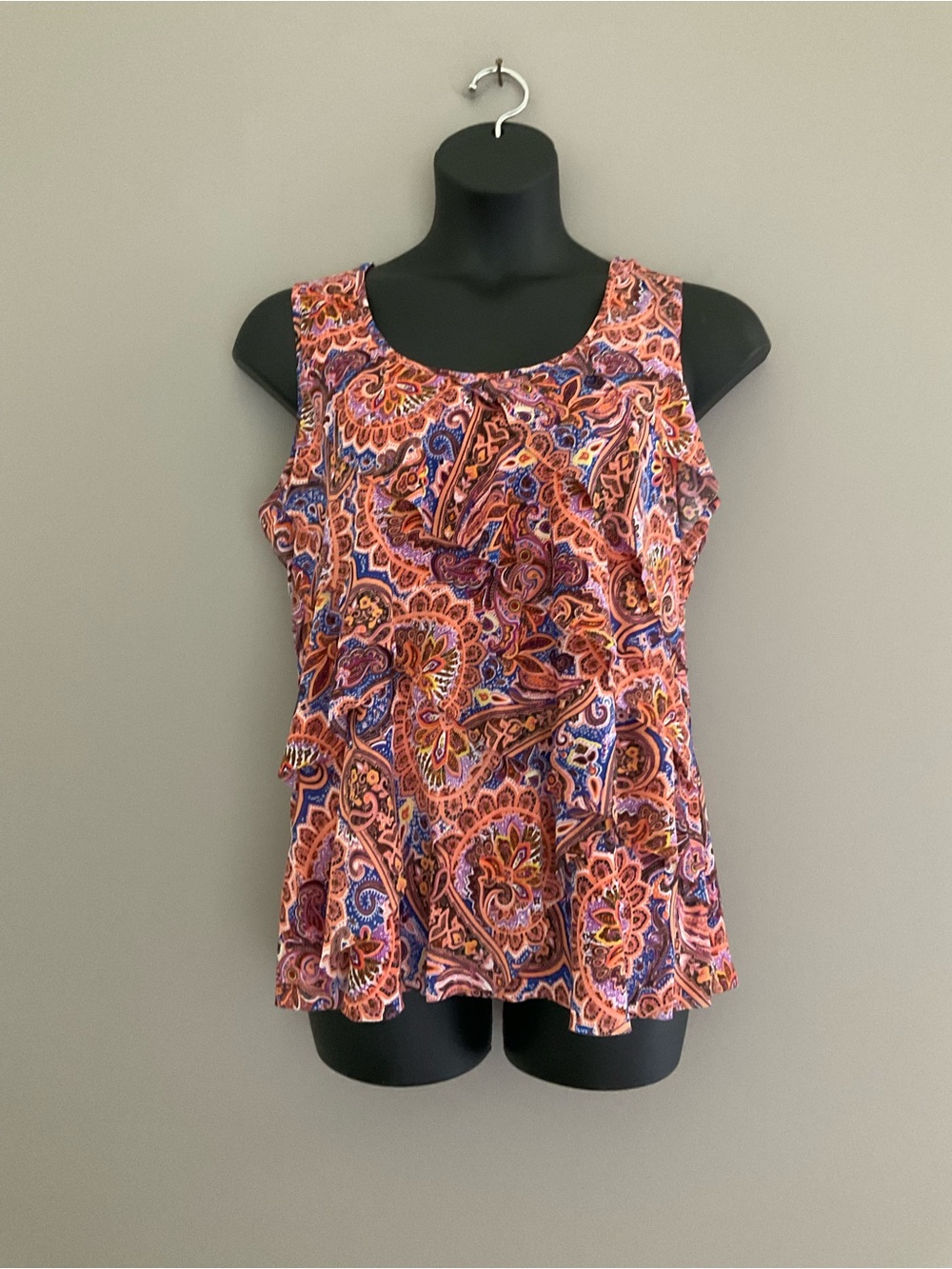 Roz & Ali, Women's Paisley Print Sleeveless Tank Top (Coral Multi)
